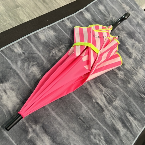 Limited Edition Victoria Secrets Umbrella - Picture 4 of 8